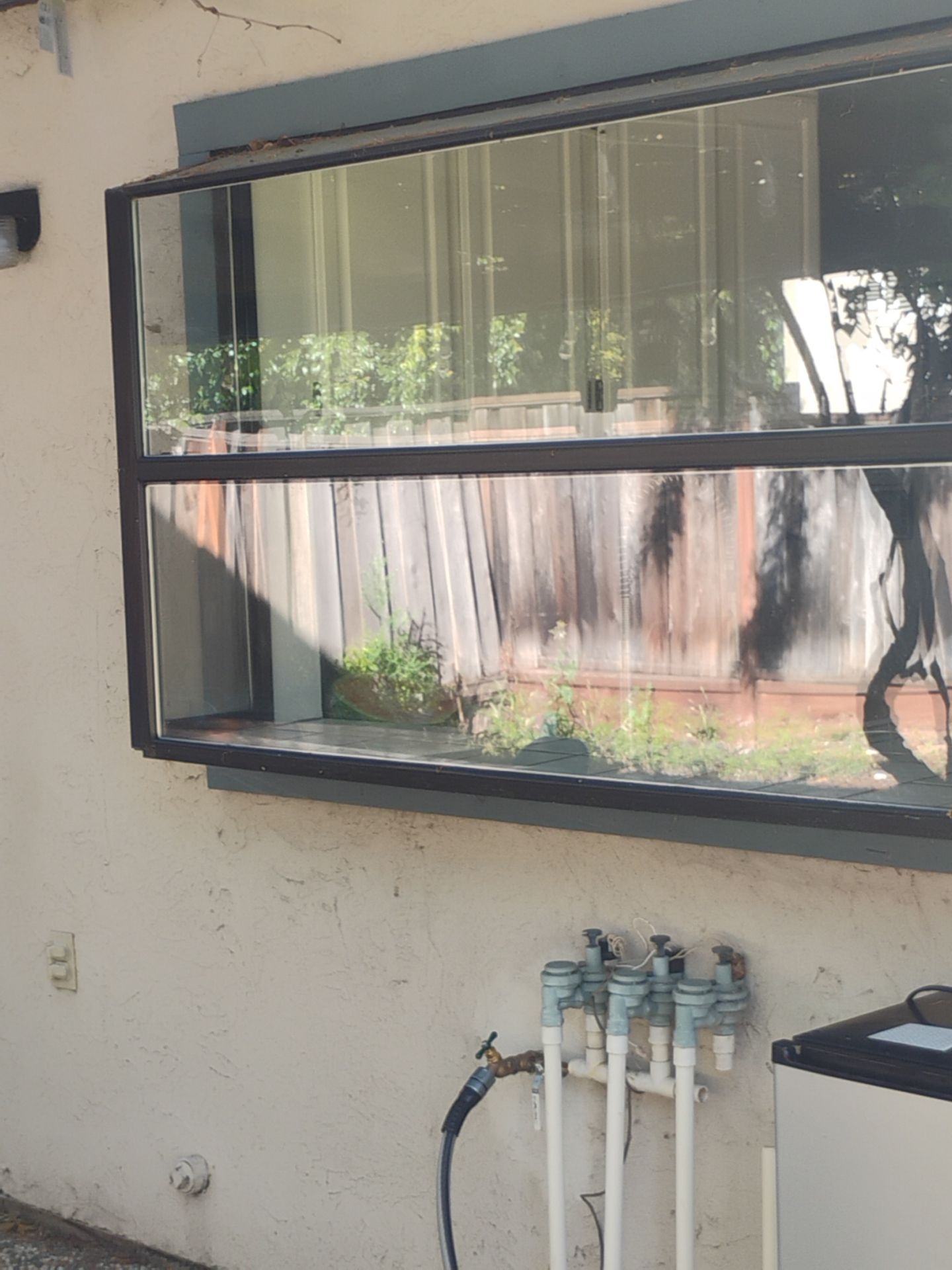 Old foggy aluminum windows before replacement in Martinez CA — AMG Doors & Windows — photo 4 of 18