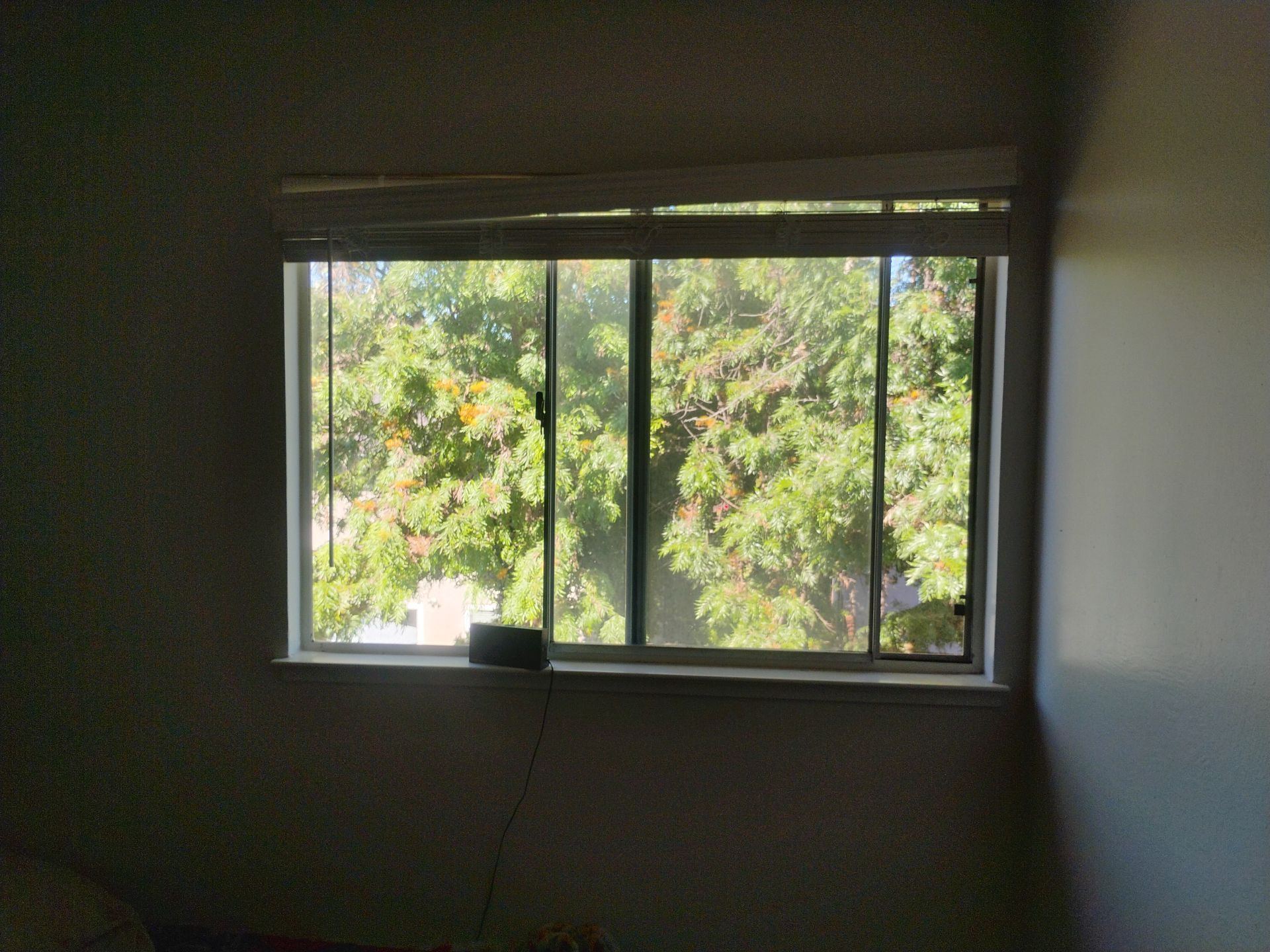 Old foggy aluminum windows before replacement in Martinez CA — AMG Doors & Windows — photo 5 of 18