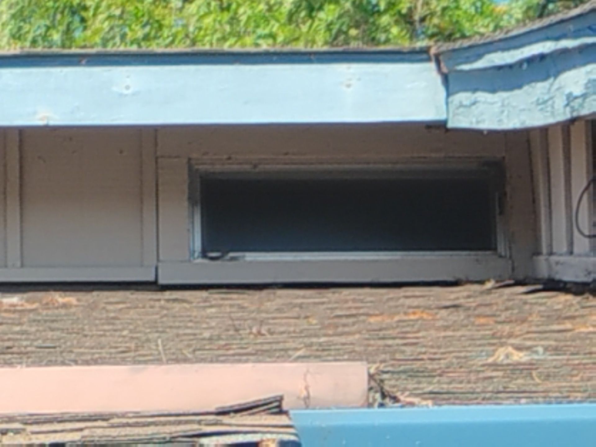 Old foggy aluminum windows before replacement in Martinez CA — AMG Doors & Windows — photo 18 of 18