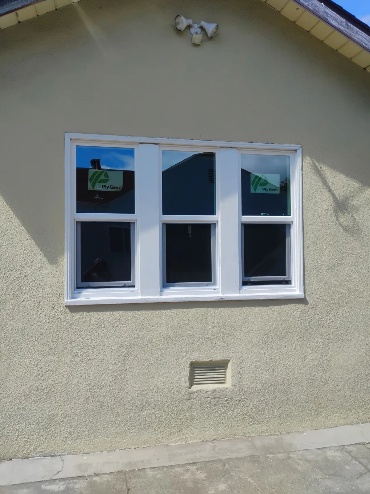AMG Doors & Windows Ply Gem Dual-Pane Vinyl window replacement in Hayward, CA